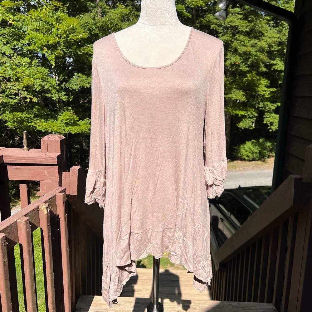 VGUC Forgotten Grace tunic. Medium. 31W